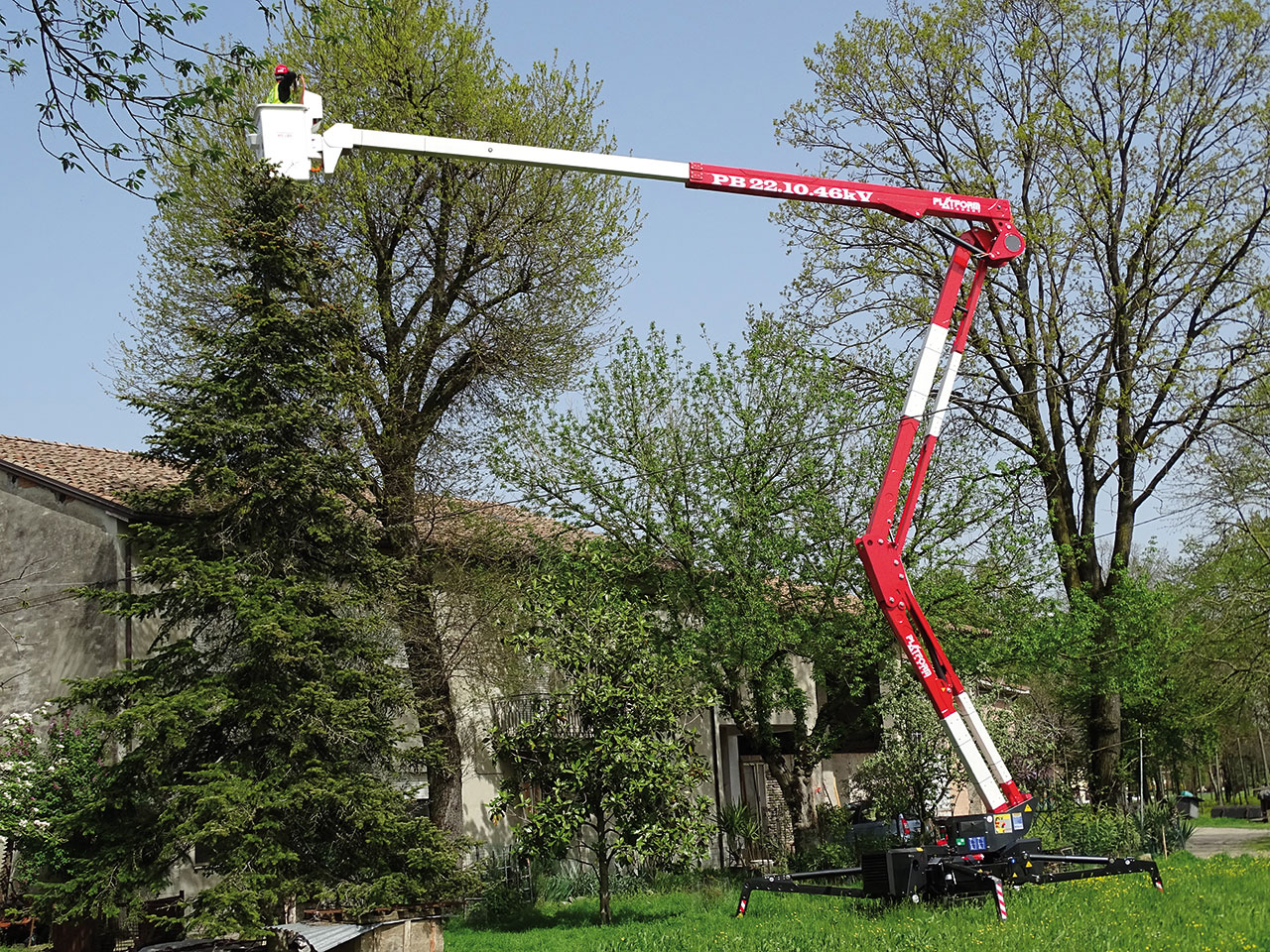 Tracked Lifts 22.10 46kV spider lift